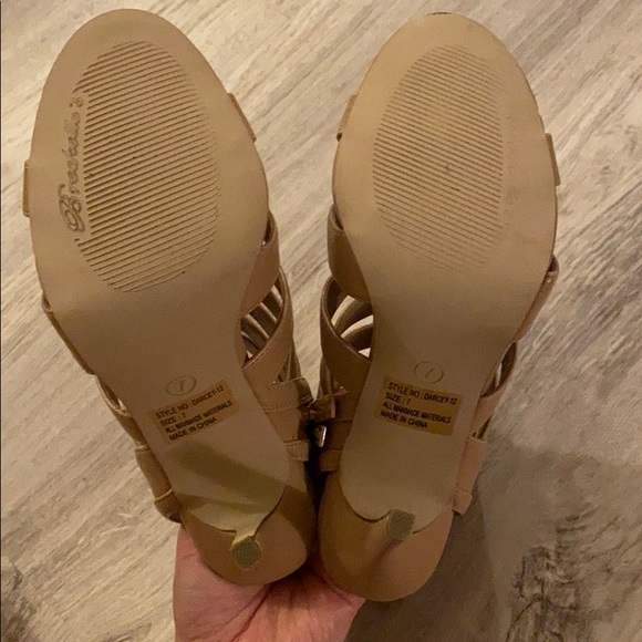 Heels - Picture 5 of 5